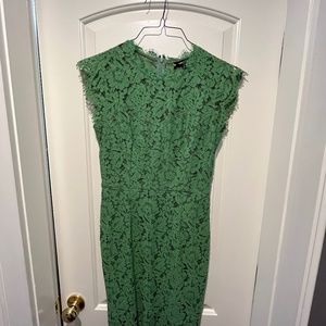 Floral lace slim fitting evening cocktail dress size small, light green